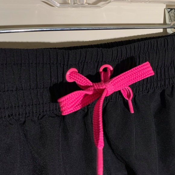 🌸 FILA Performance Mesh Workout Shorts - Picture 5 of 8